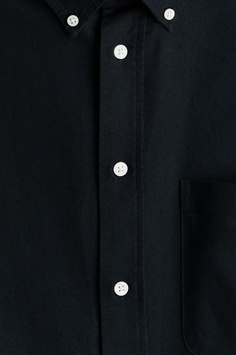 اتش اند ام قميص أكسفورد بقصّة مريحة وبأكمام قصيرة